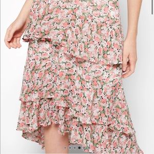 MINK PINK Freya Skirt - XS

New with Tags & Willing to Negotiate Price